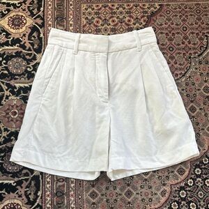 Effortless linen white pleated aritzia shorts